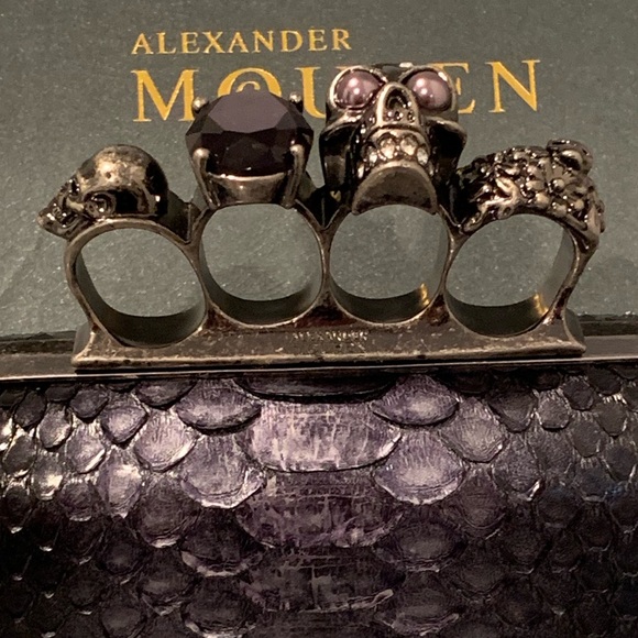 💗SOLD💗Alexander McQueen Box Knuckle Clutch - Picture 3 of 8